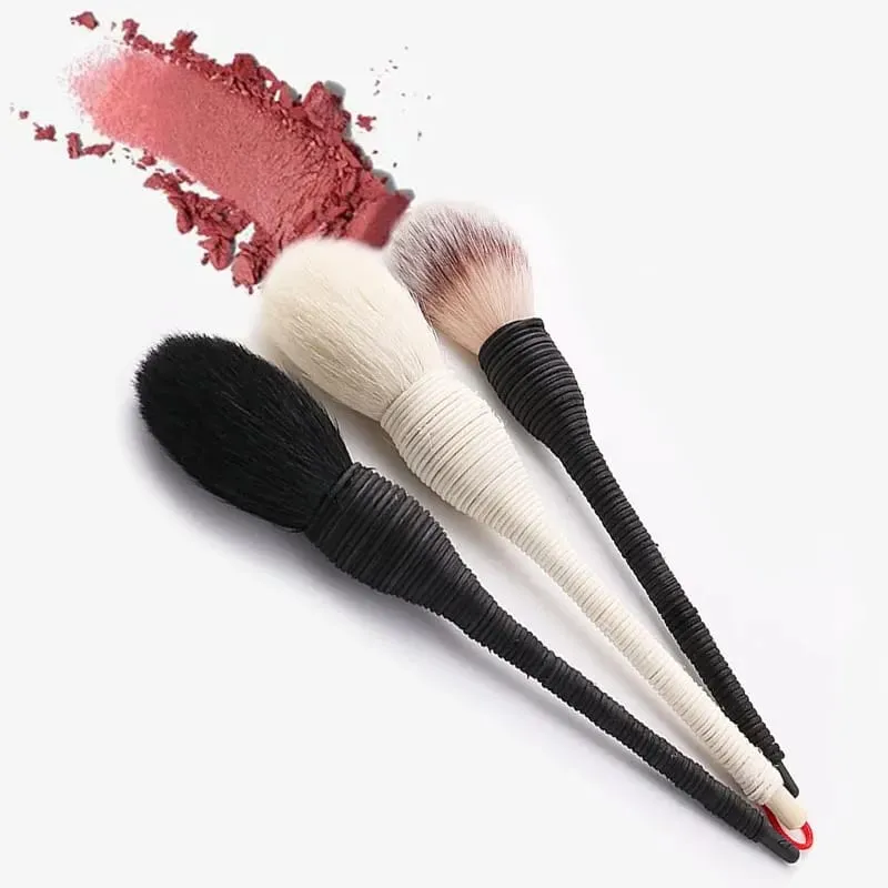Flat Goat Wool Rattan Makeup Brushes Profesional Foundation Blush Loose Powder Contour Brush for Beauty Make Up Brushes — image 1