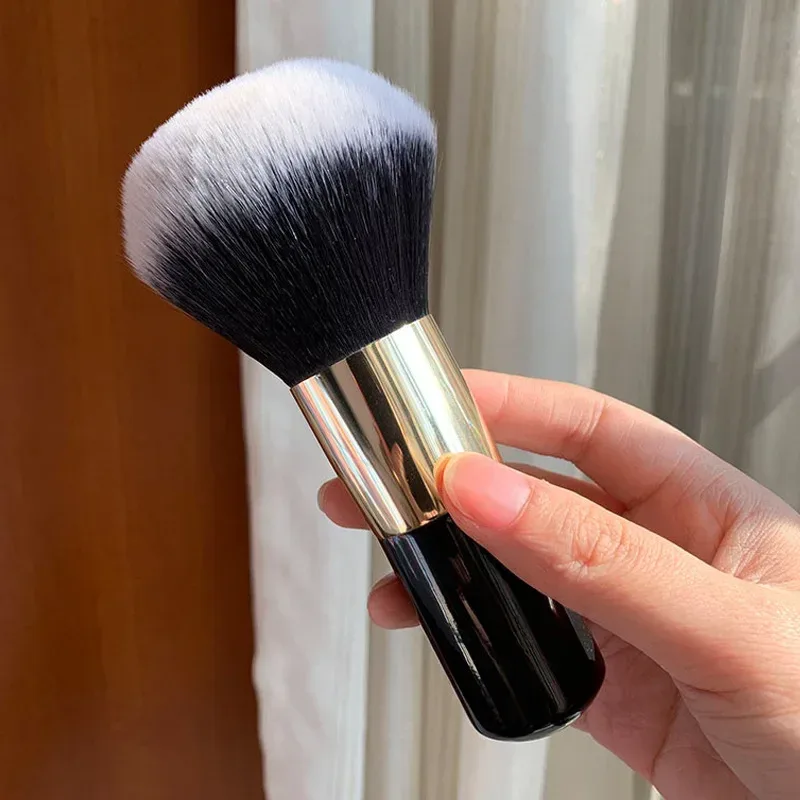 Large Round Handle Powser Brush Black Makeup Brushes Fluffy Soft Professional Powder Foundation Blush Brush Cosmetic Accessories — image 4