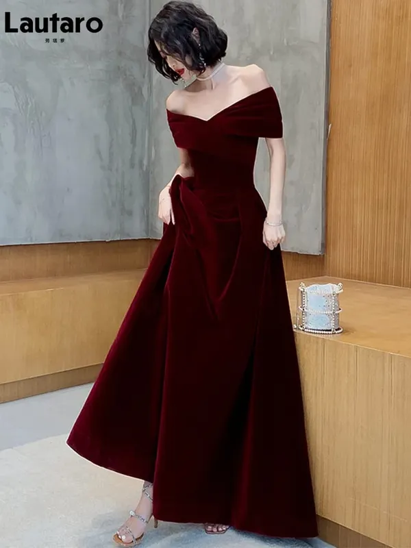 Lautaro Primavera Lungo Lusso Elegante Vino Rosso Morbido Velluto Abiti da Sposa per Feste da Sera per Donna 2022 Abito Maxi con Spalle Scoperte