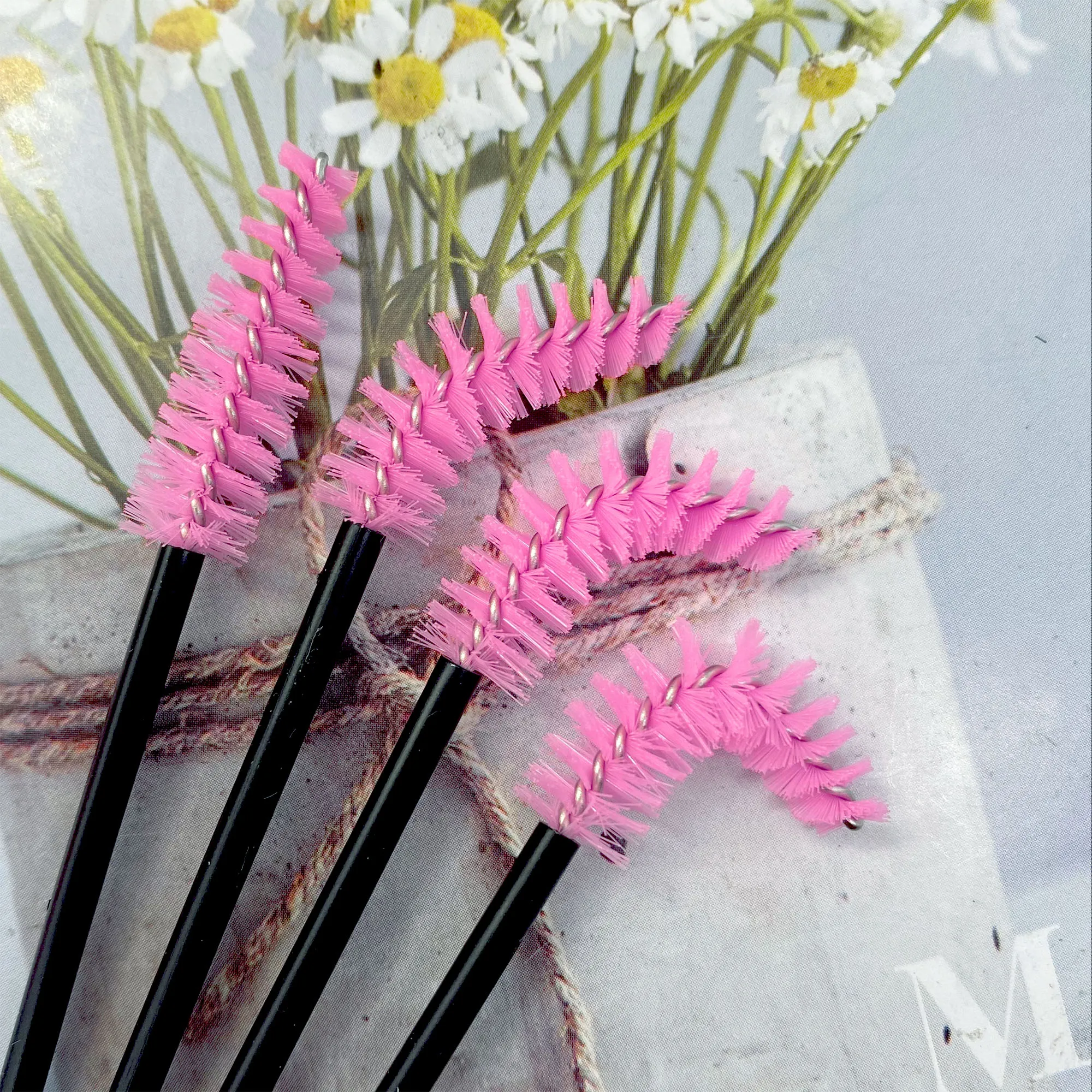 500pcs Mascara Wands Disposable Eyebrow Eyelash Brushes Eyelash Spoolies Applicator for Eyelash Extension Makeup Tool — image 2