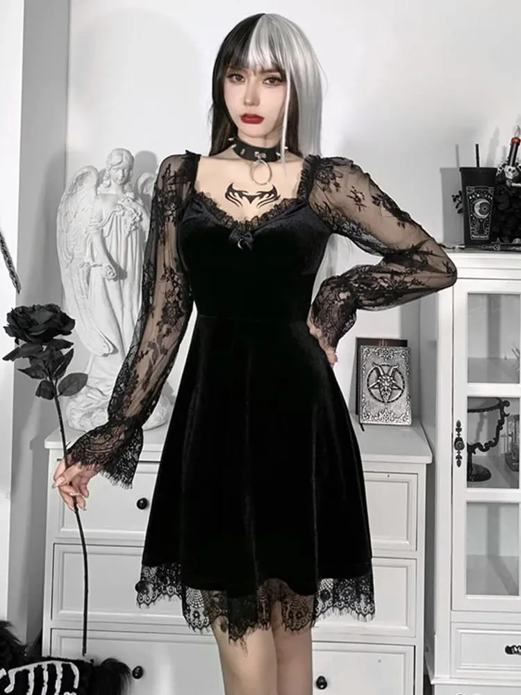 Gothic Lolita Girl Lace Trim Velvet A-Line Dress Wanita Perspektif Seksi Lengan Panjang V Leher Slim Mini Dress Kostum Pesta Cosplay