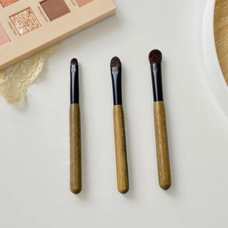 Professional Handmade Makeup Brushes 1PC Soft Squirrel Goat Hair Eye Shadow Blending Brush Green Sandalwood Handle Make Up Brush