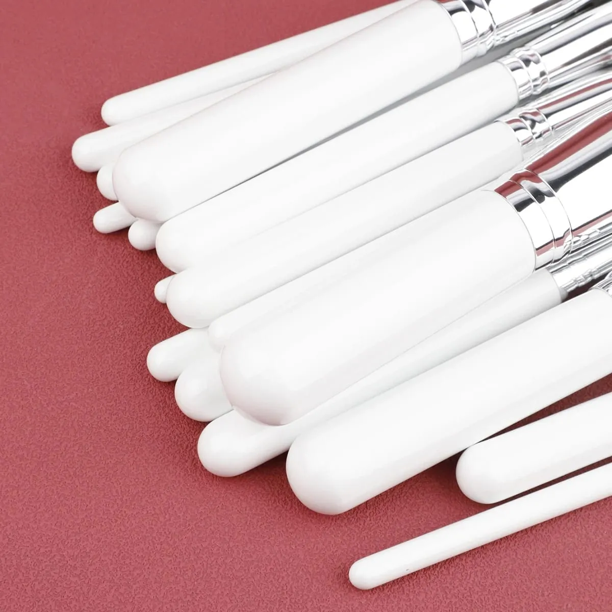 30 Pcs Makeup Brush Sets Professional Artists Using Angled Eye Contour Blending Brushes High Quality White Brush Custom — image 6