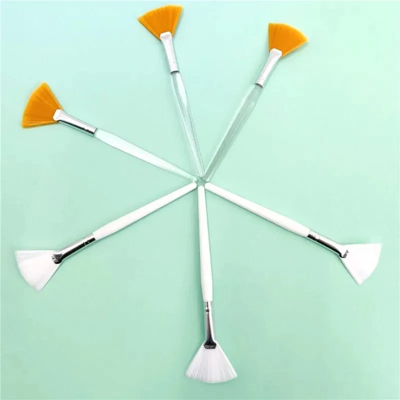 3pcs Practical Facial Brushes Fan Makeup Brushes Soft Portable Mask Brushes Cosmetic Tools for Women Ladies Girls — image 1