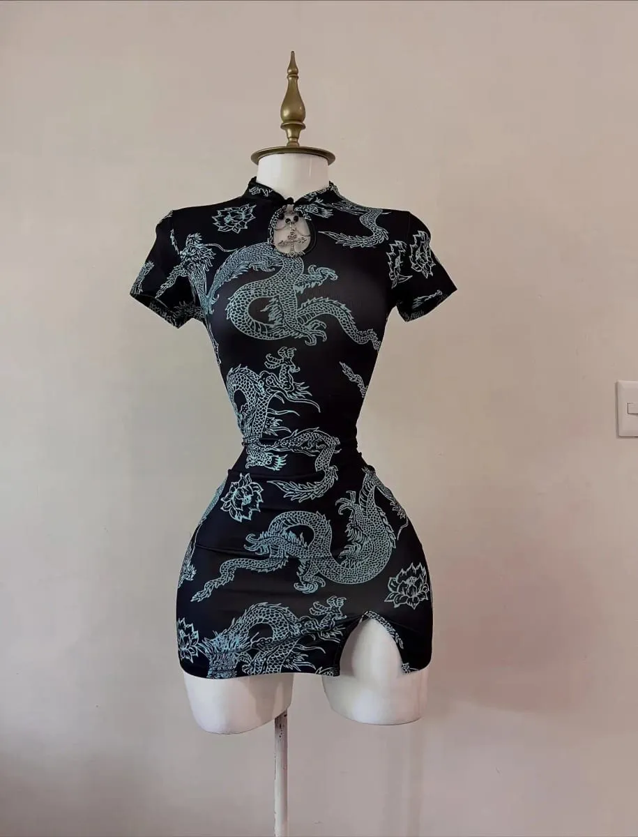 Modello di drago stile tendenza nazionale Colletto rialzato a maniche corte cheongsam migliorato con gonna corta a fessura sexy abbottonata — image 7