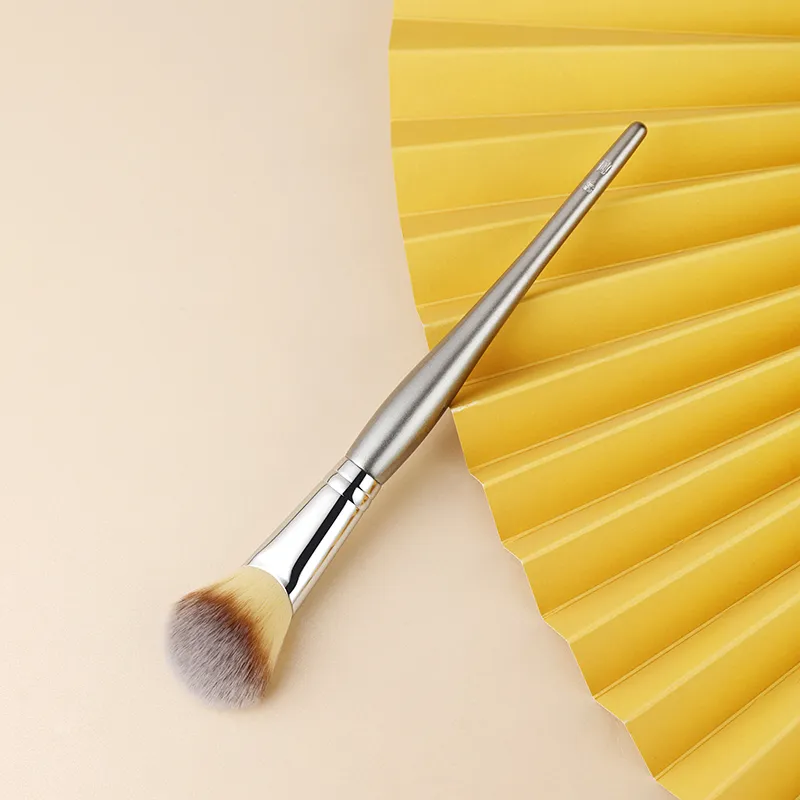 Professional Handmade Make Up Brush 200 Tilted Blush Contour Brush Resilient Synthetic Fiber Makeup Brushes