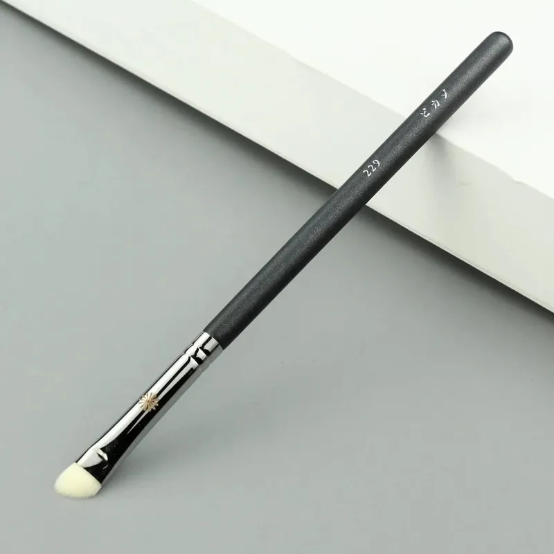 1pc Pro P series Makeup brushes Powder Foundation Make up brush Eyeshadow Eye Detail cosmetic tools Brow Highlight Concealer — image 17