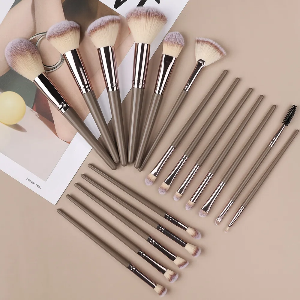 3-20PCS Makeup Brushes Set Foundation Highlighter Eyeshadow Blush Concealers Brush Female Beauty Tools Beauty Sponges Thumb Puff — image 1