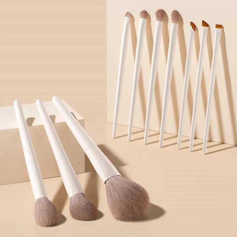 Set di pennelli per trucco occhi morbidi per principianti 12 pezzi Kit di pennelli per sfumare ombretti Setole sintetiche vegane Portatili per studenti — image 3