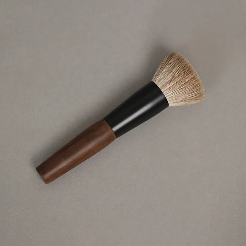 T108 Professional Handmade Makeup Brushes Natural Goat Hair Flat Top Face Powder Brush Short Ebony Wood Handle Make Up Brush