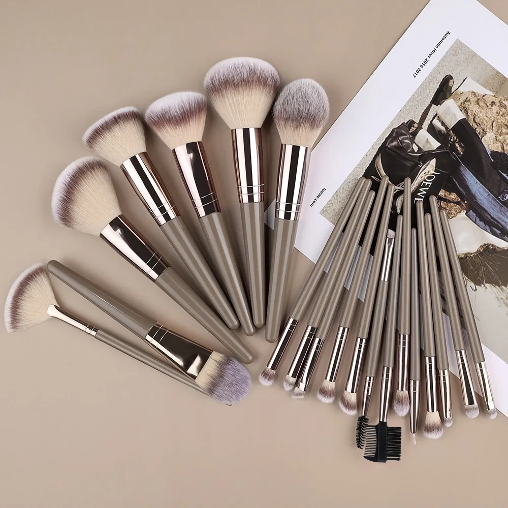 3-20PCS Makeup Brushes Set Foundation Highlighter Eyeshadow Blush Concealers Brush Female Beauty Tools Beauty Sponges Thumb Puff — image 4