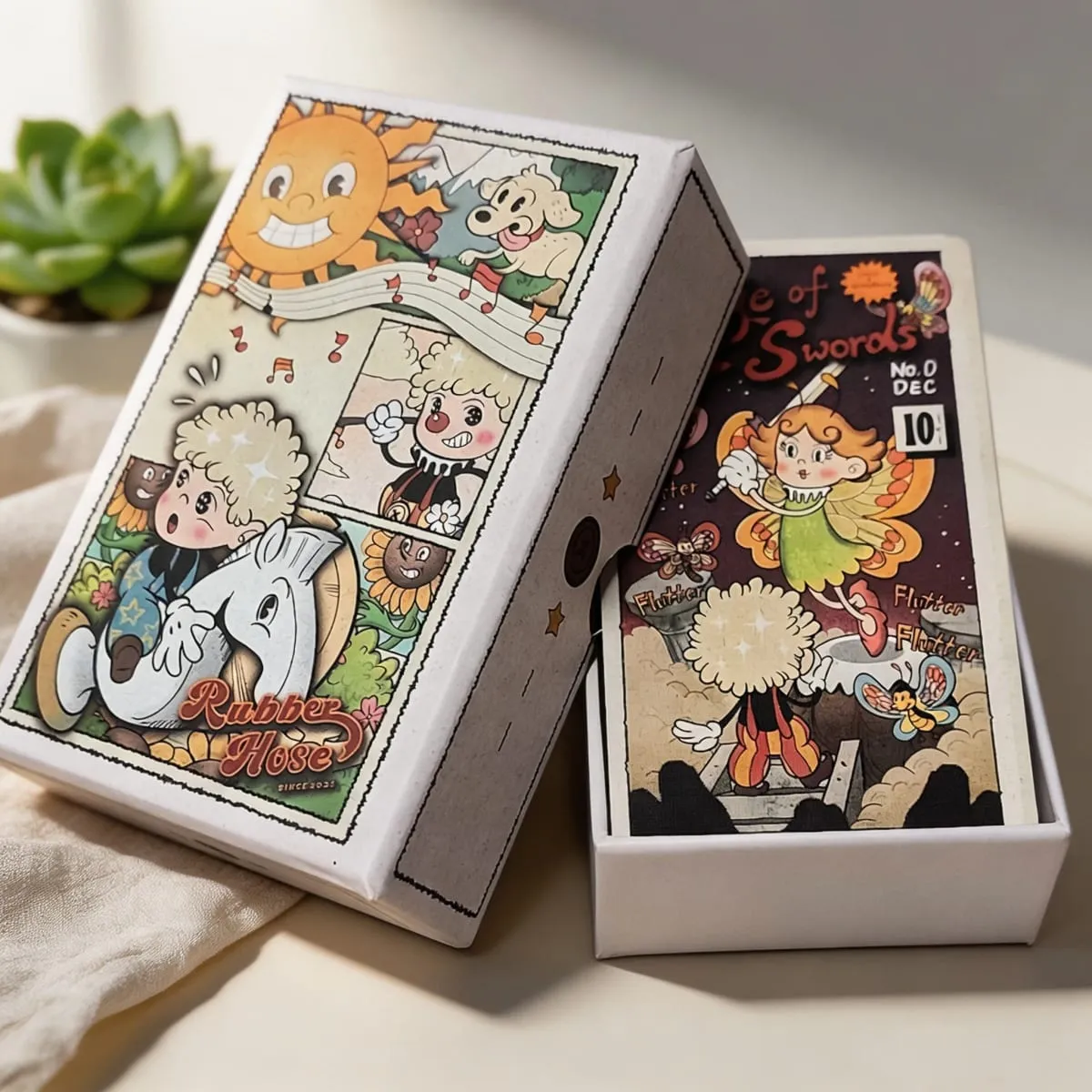 Dupla dombornyomott, 12*7 cm-es vintage gumitömlős Tarot pakli merev dobozban 78 régi rajzfilmes művészeti tarotkártya — image 2