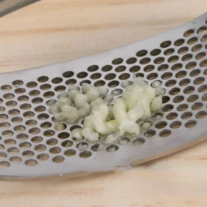 1 pcs 304 Stainless Steel Garlic Press Household Garlic Masher Kitchen Garlic Grinder Press Kitchen Accessories Tool — image 5