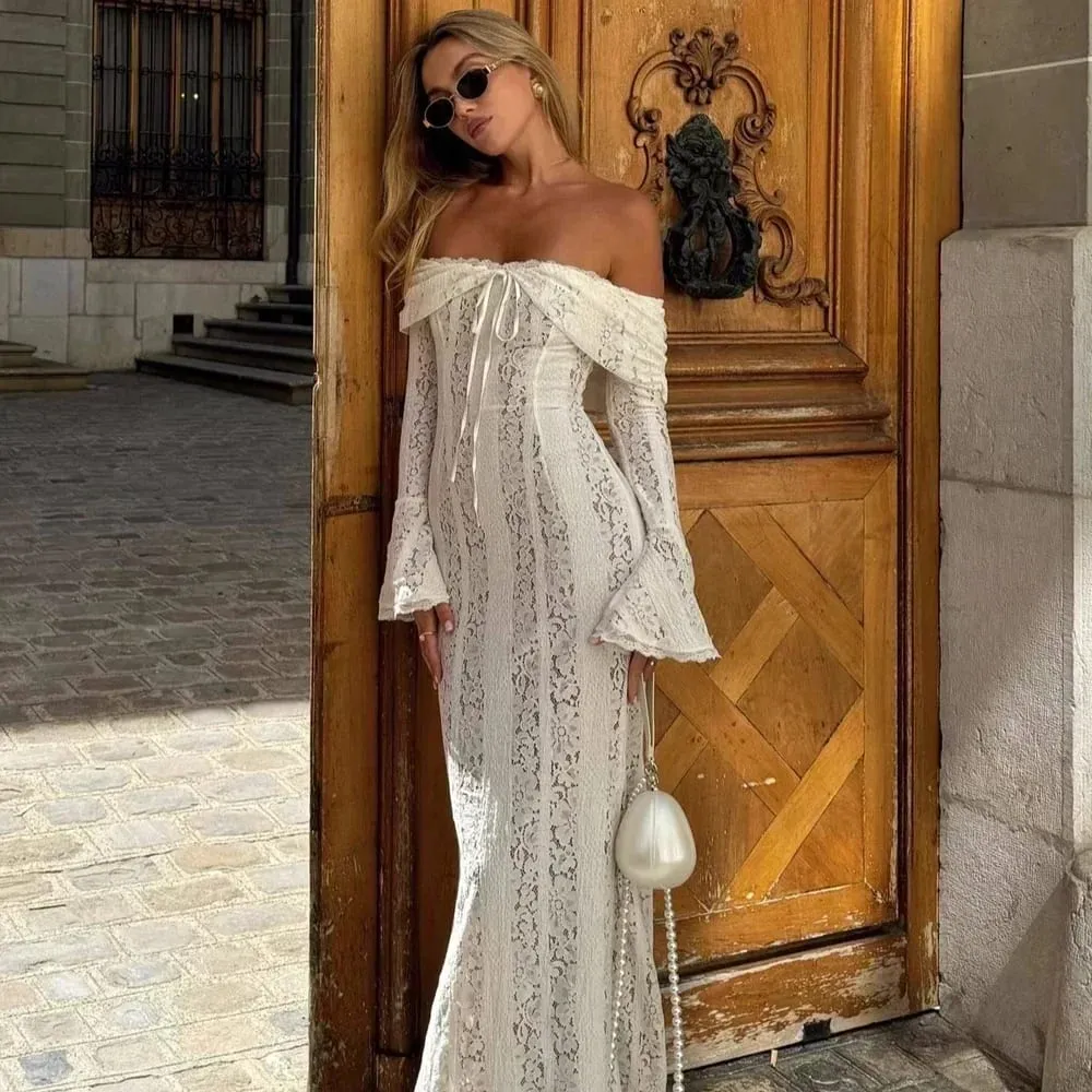 Oligai Abito elegante aderente con spalle scoperte 2024 Nuovo in bianco Abito lungo in pizzo con maniche svasate Abito da sposa per le donne