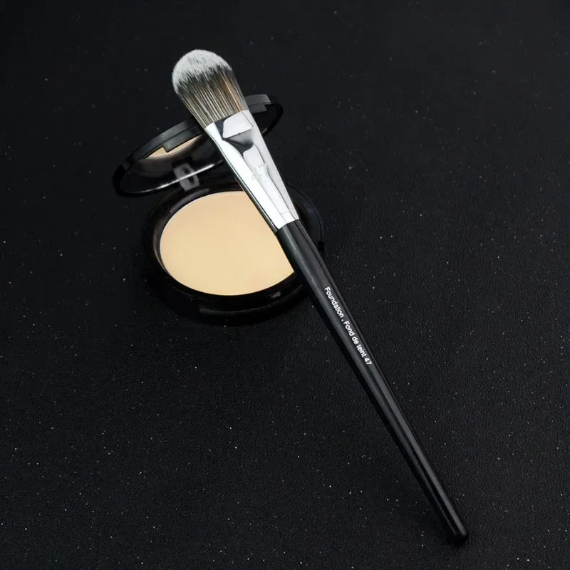 #52 Foundation Concealer Brush #47 Makeup Brushes Angled Broom Liquid Foundation Face Eye Shadow Makeup Tools brochas maquillaje — image 2