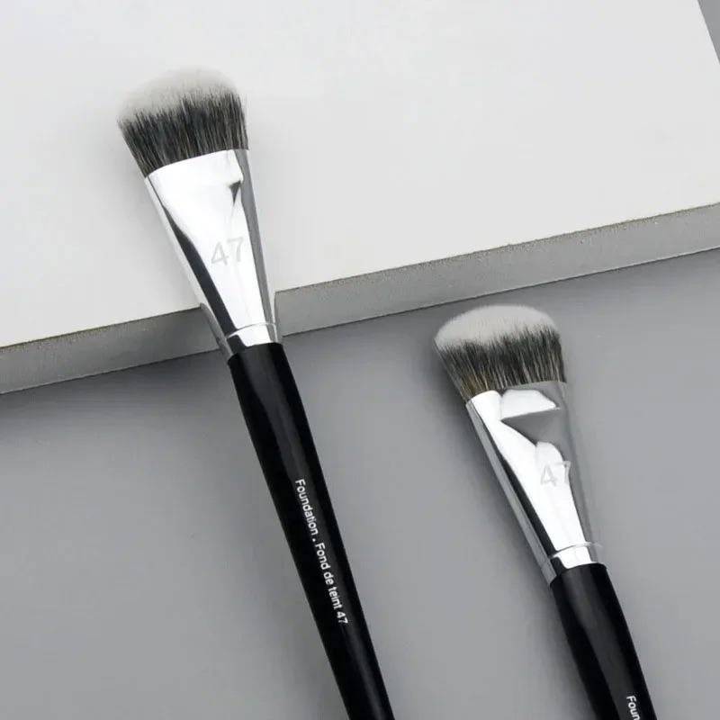 #52 Foundation Concealer Brush #47 Makeup Brushes Angled Broom Liquid Foundation Face Eye Shadow Makeup Tools brochas maquillaje — image 4