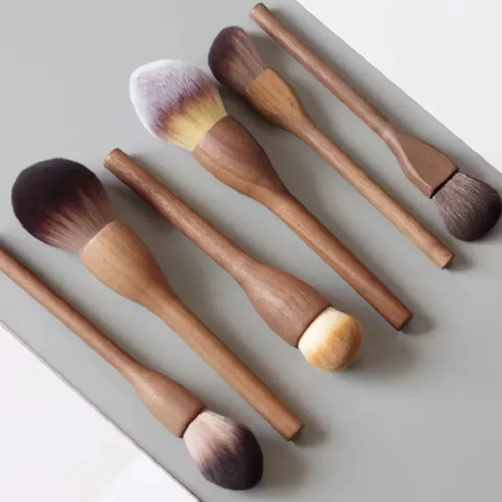New Retro Wood Handle Makeup Brushes Super Soft Walnut Loose Powder Blush Foundation Contour Brush Cosmetic Makeup Tools — image 3