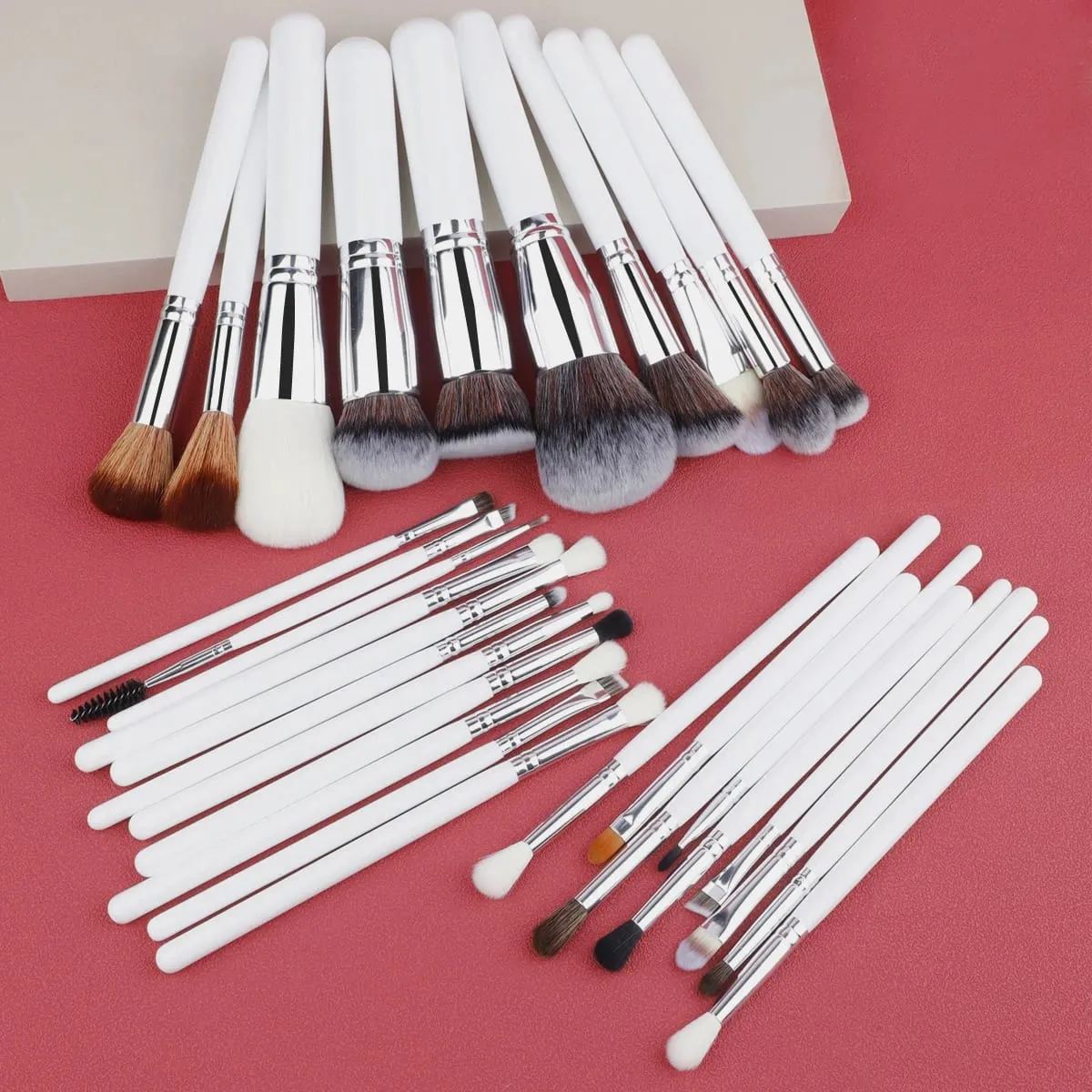30 Pcs Makeup Brush Sets Professional Artists Using Angled Eye Contour Blending Brushes High Quality White Brush Custom — image 2