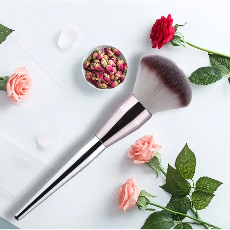 Soft Champagne Makeup Brushes for Women Cosmetic Foundation Powder Blush Eyeshadow Kabuki Blending Make Up Brush Beauty Tools — image 1