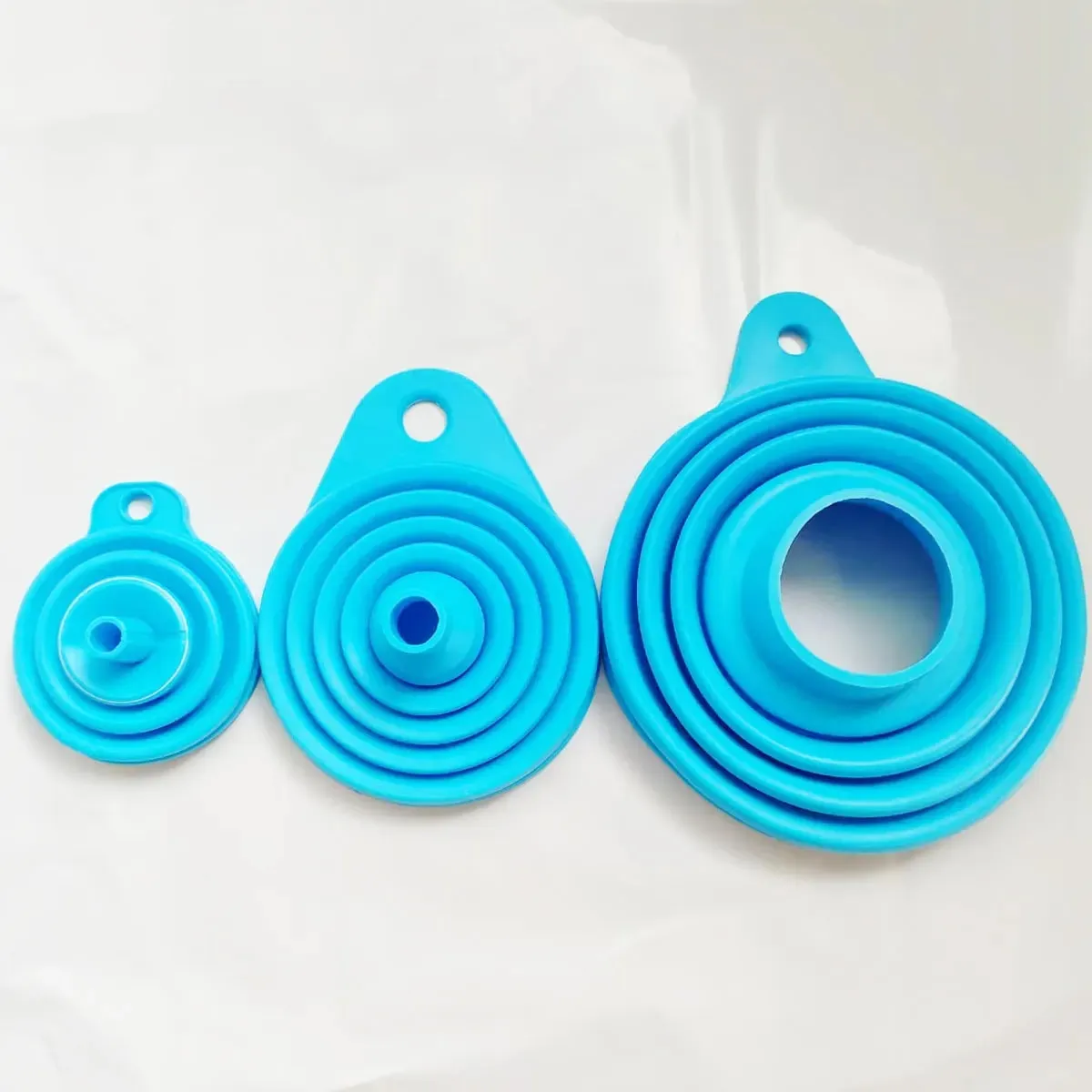 3 Pcs Silicone Collapsible Funnel Set Foldable Large Canning Jar Funnel for Wide Mouth and Regular Bottles Kitchen Use Filling