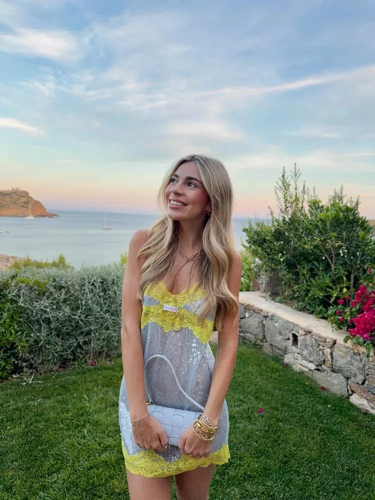 シルバーイエローパッチワークレーススリップミニドレスカジュアル V ネックシアーレーストリムローブ女性の夏のビーチ休暇ガウン 2026 新しい — image 2