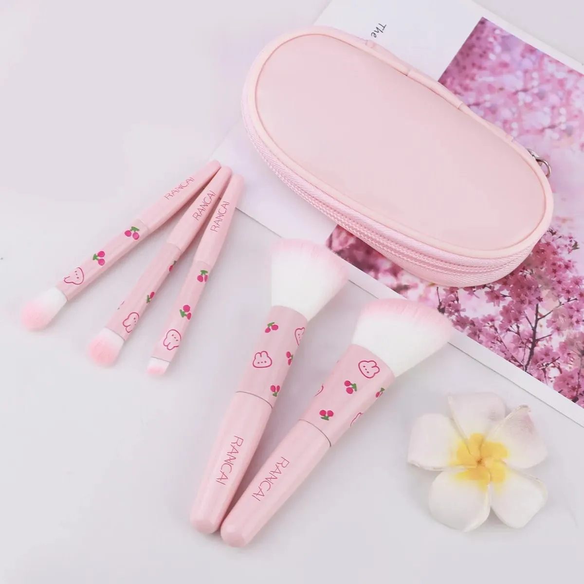 Bộ 5 Cọ Trang Điểm Nhỏ Gọn Dễ Thương Có Hộp Đựng Cọ Cao Cấp Dùng Cho Kem Nền Hoàn Hảo Má Hồng Phấn Mắt Ứng Dụng Dụng Cụ Làm Đẹp — image 6
