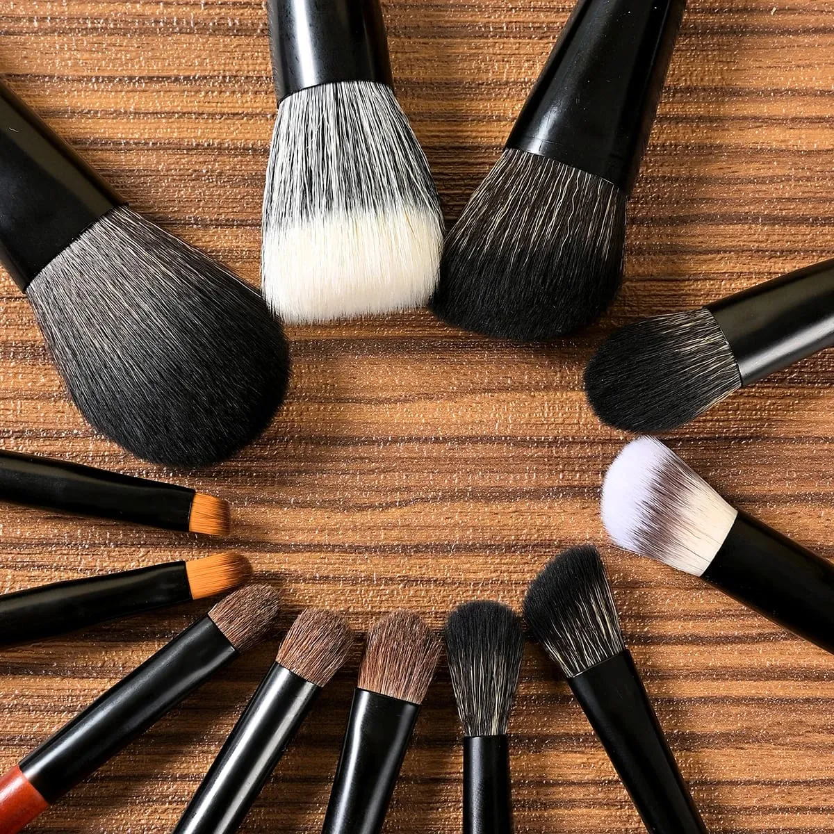 13 PCS Berus Mekap Walnut Set Saiz Perjalanan Profesional Berus Mekap Mini Tanpa Shed Tan Dengan Sarung — image 4