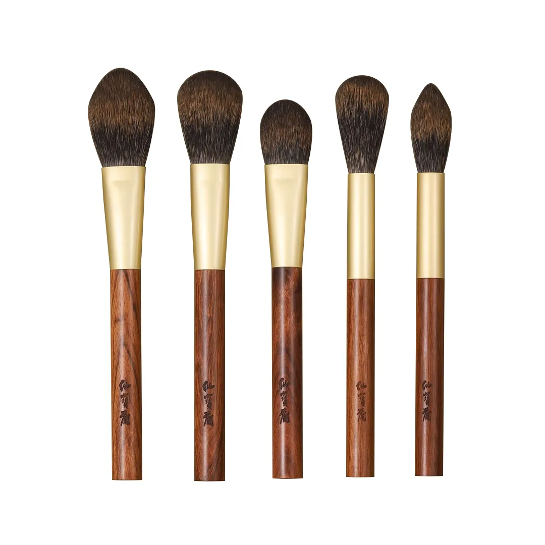 Professional Handmade Makeup Brushes 1PC Soft Squirrel Hair Blush Highlighter Brush African Rosewood Handle Make Up Brush — image 1