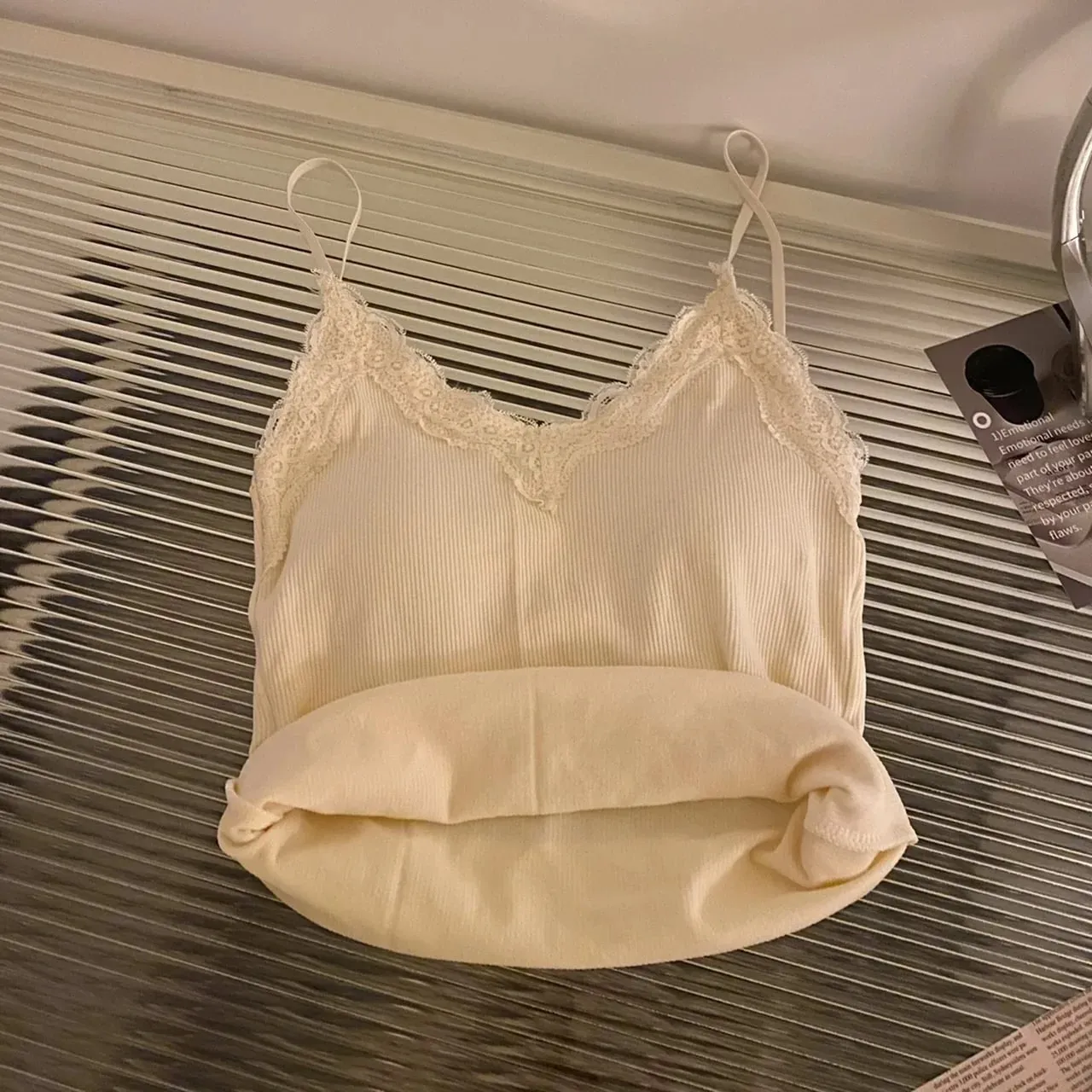 Camis Elegan Ramping Musim Panas 2026 Atasan Kamisol Wanita Atasan Korset Tanpa Lengan Seksi dengan Bantalan Dada Atasan Crop Tambal Sulam Renda Manis — image 9