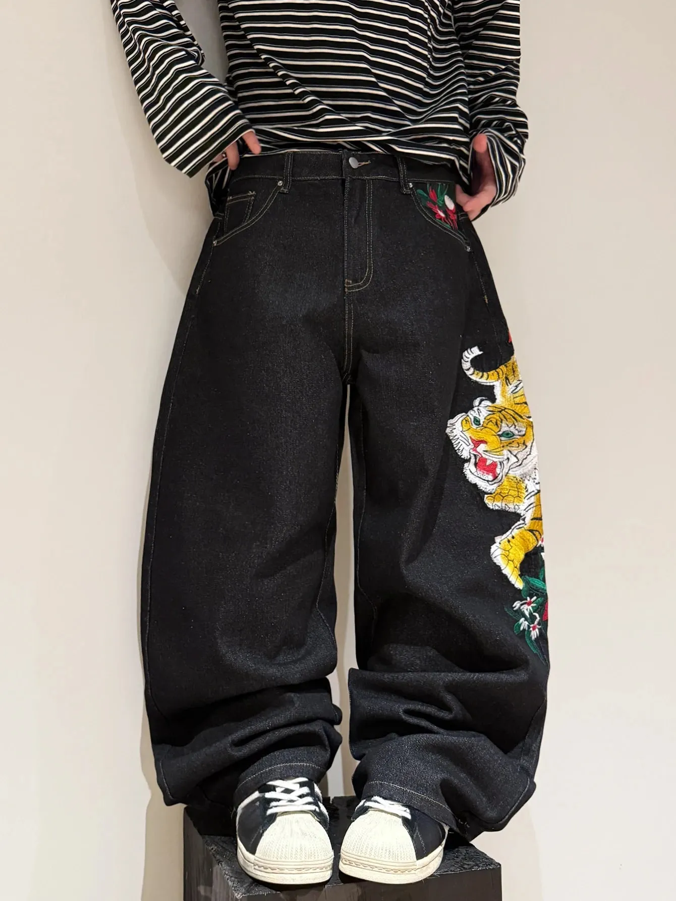Amerikanische Retro-Tiger-Stickerei-Design, schwarze Herren-Jeans mit weitem Bein, Y2K-Straße, Hip-Hop, trendige, vielseitige Hose mit geradem Bein — image 3