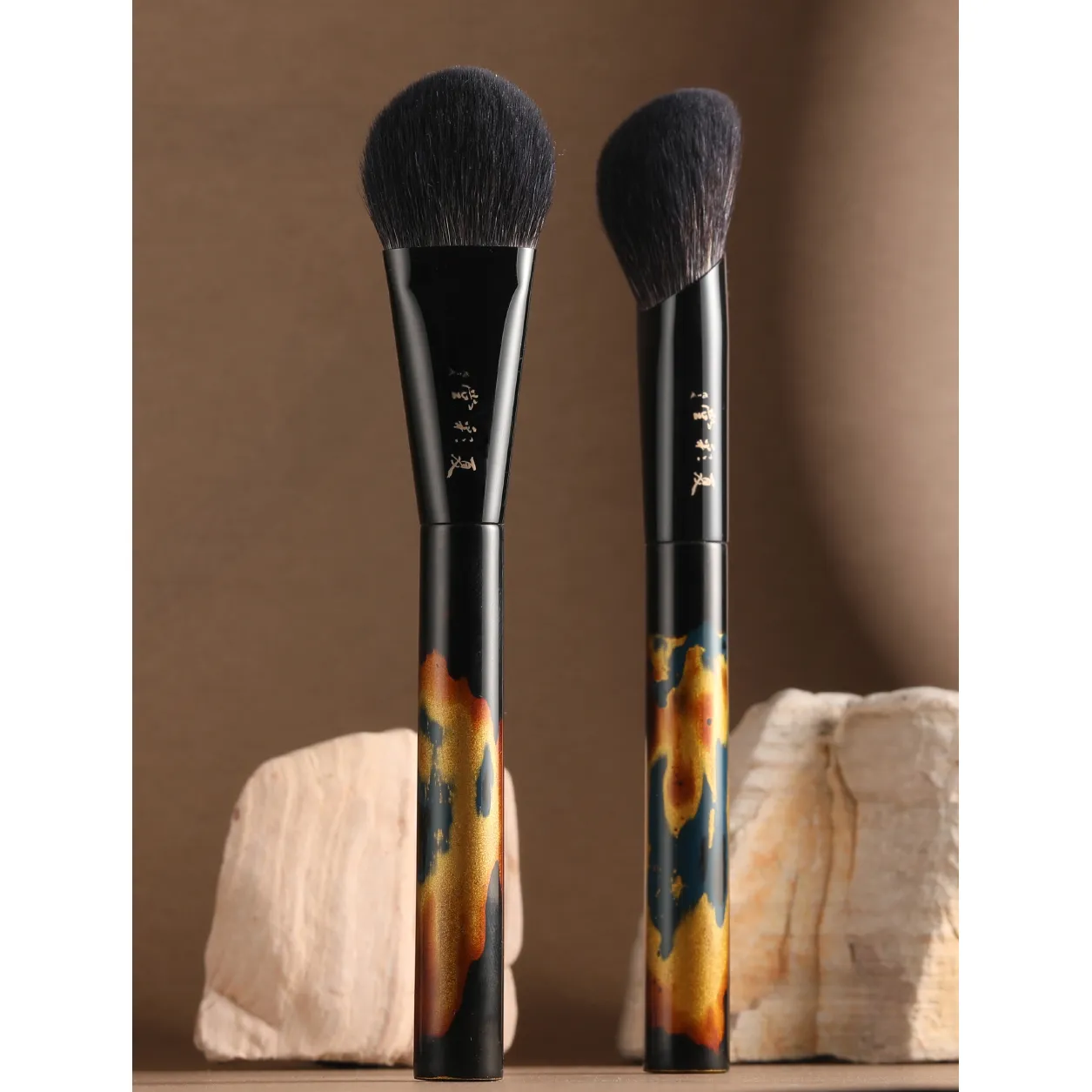 Professional Handmade Make Up Brush 1PC Blush Contour Brush Soft Silver Fox Goat Hair Luxury Raw Lacquer Handle Makeup Brushes — image 2