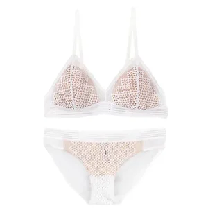 Sexy Hollow Out Lace Triangle BH og Truse Sett Undertøy Myk Tynn Cup Trådløs Fransk BH Undertøy Dame 2020 Nyhet