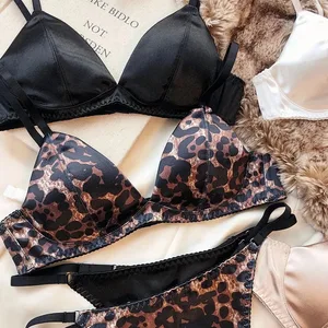Sommer Kvinder Undertøj Sæt Silken Triangle Cup Trådløse BH'er Fransk Bralette Sømløse Intimates BH og Thong Lingeri Sæt