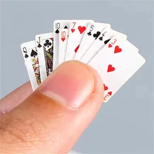 Nakakatuwang Cute na Mini Playing Cards Mga Poker Games Super Maliit na Card Spoof Regalo Mga Laruan sa Paglalakbay Mga Prank Props Miniature Poker Card