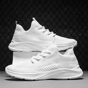 Sommarskor för män Andas vita sneakers för män 2022 New Fashion Walking Shoes Man Tenis Masculino Zapatillas Hombre
