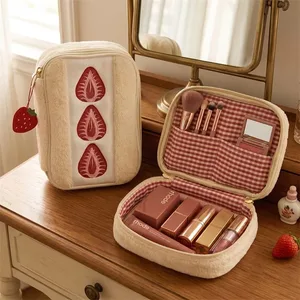 Borsa per strumenti cosmetici per sandwich alla fragola Pennelli per trucco di grande capacità Borsa per rossetto Organizzatore cosmetico multifunzionale