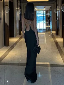 Nibber-vestido de satén sin mangas con cuello Halter para mujer, vestido ceñido largo con espalda descubierta y hebilla de Metal almazuela elegante, clásico, a la moda, para fiesta nocturna