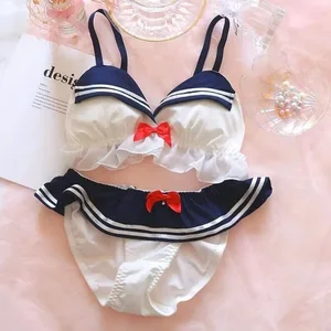Intimo da donna Cut Loli Stile giapponese Moda Wireless Petto piccolo Push Up Reggiseno sottile e slip Set Lingerie dolce per cosplay