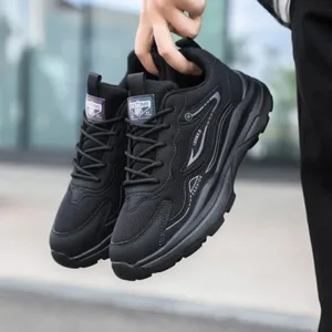 Sommarsportskor för män Mångsidigt mesh som andas Bekväma promenadskor för man utomhus Mjuk sula Casual löparsneakers
