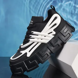 Sepatu kets kasual mewah Fashion pria sepatu bersol tebal nyaman sepatu olahraga bernapas Fashion penambah tinggi desainer