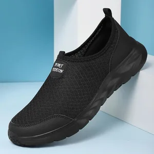 2023 Lätta män Casual Shoes Andas Slip on Man Casual Sneakers Anti-halk Herr Flats Outdoor Walking Shoes Storlek 40-47