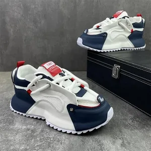 Sepatu Pria Musim Panas Baru 2026 Sepatu Kasual Bersirkulasi Jaring Sepatu Kasual Nyaman Olahraga Penambah Tinggi untuk Pria 48 Ukuran Lebih Besar