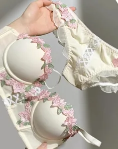 Set di biancheria intima da donna in pizzo giapponese dolce caldo americano Pure Desire Reggiseno estivo leggero traspirante senza fili push-up sexy 32-38