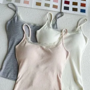 ผู้หญิง Lace Trim Camisole พร้อม Bra ในตัวเบาะ Elastic Slim เสื้อกั๊ก Fit Tank Top สายสปาเก็ตตี้ Cami Top สวมใส่ทุกวัน