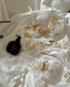 Lace embroidery embossed flowers lingerie set malalaking suso ay nagpapakita ng maliit na nakabaligtad na underwear push up sexy bra three-piece set