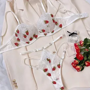 Intimo sexy con prospettiva ricamo fragola per ragazza con anelli in acciaio Slip reggiseno per abito esotico dolce trasparente da donna