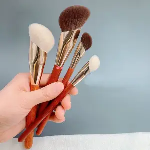 Karsyngirl 1 pz Professione Viso Contorno Scolpire Pennello Capelli Sintetici Evidenziare Pennello Polvere Scolpire Pennelli Strumento di Trucco
