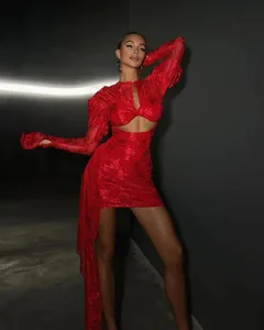 Haute qualité rouge blanc femmes à manches longues Sexy dentelle drapée moulante Mini robe gants discothèque fête célébrer robe d'anniversaire